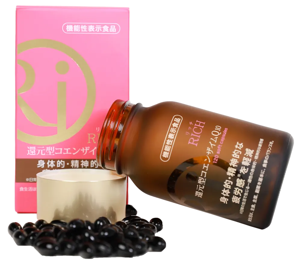 Viên nang mềm Rich Coenzyme Q10 đổ ra từ lọ, cạnh vỏ hộp
